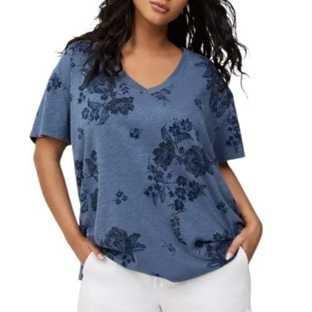 TORRID Heritage Slub Blue Floral Relaxed V-Neck Tee NWT Size 4X